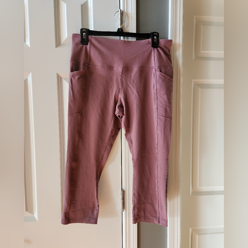 RBX Mauve Active Capri Leggings with Side Pockets - Size Large